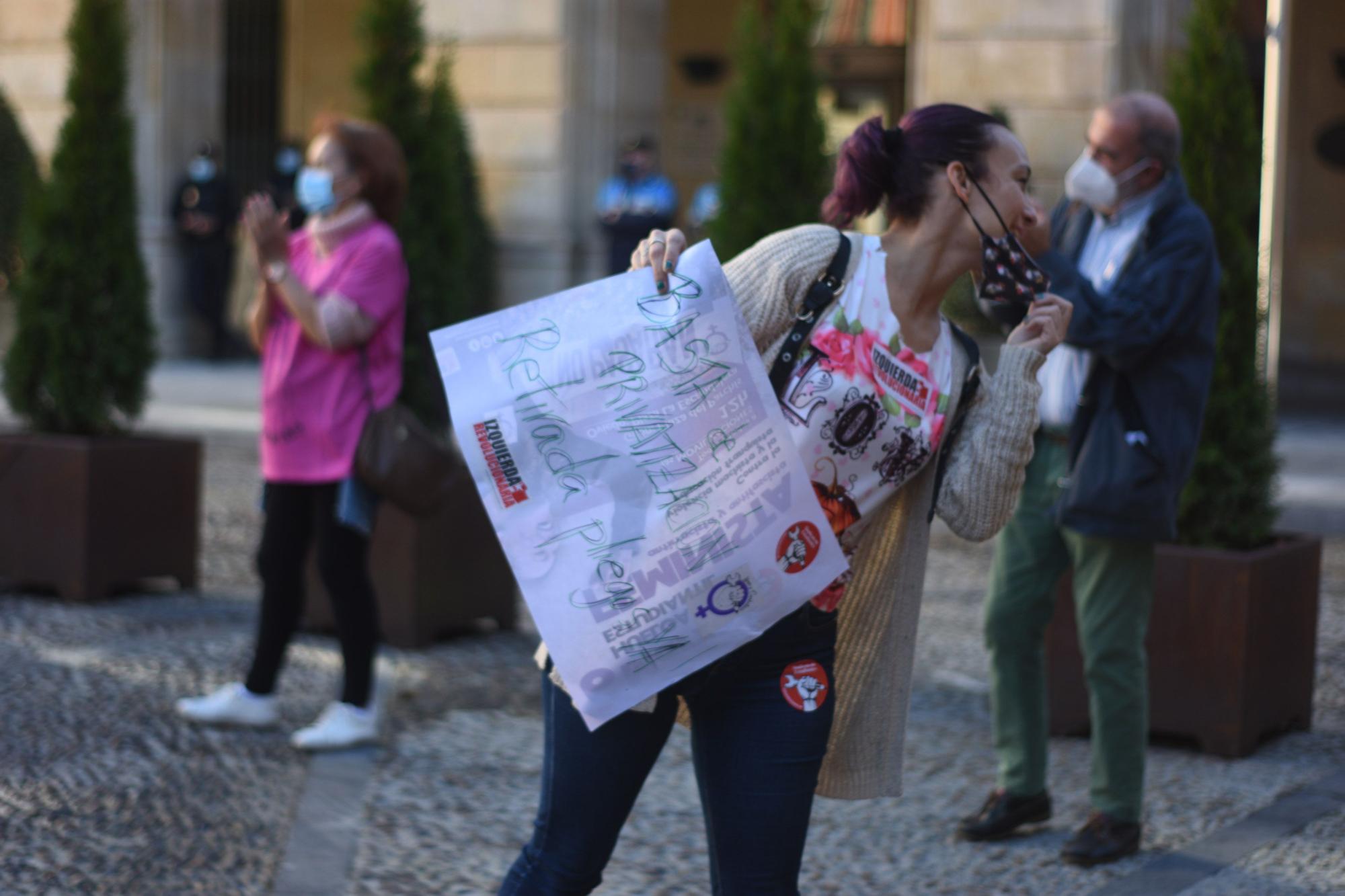 Manifestación de trabajadoras de ayuda a domicilio en Gijón