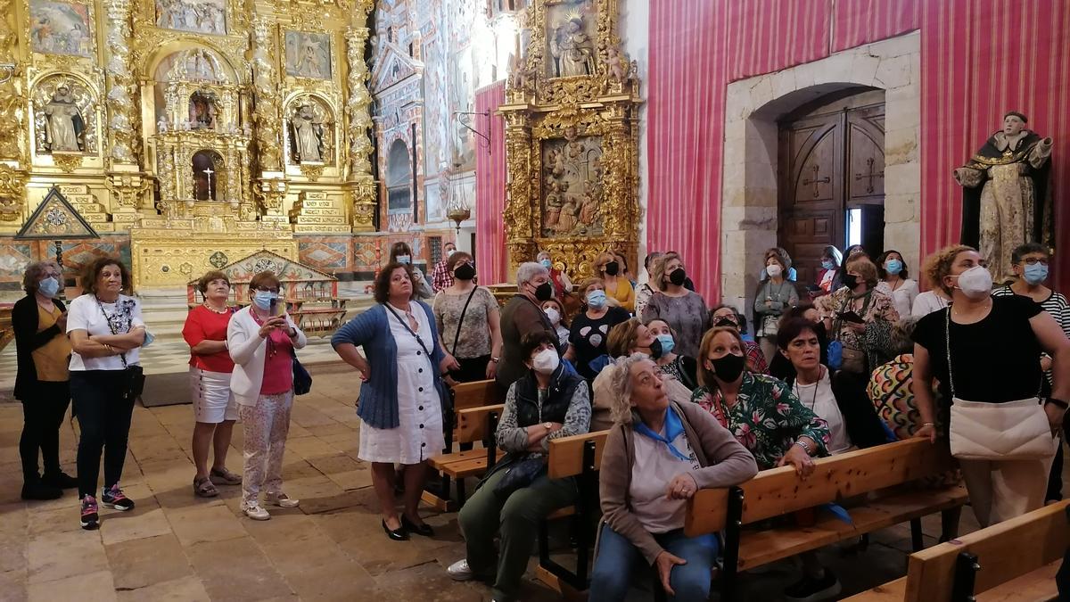 Socias de Fibrotoro visitan la iglesia del monasterio del Sancti Spíritus