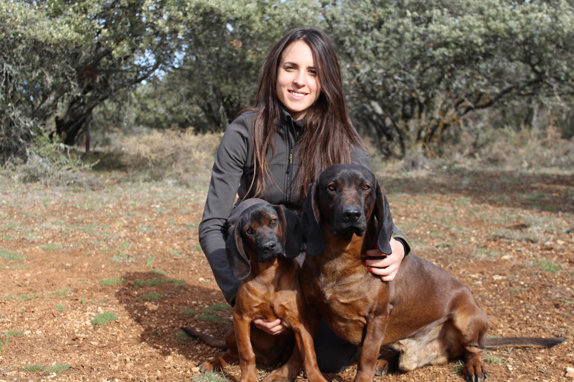 Lorena Martínez dirige la escuela de caza.