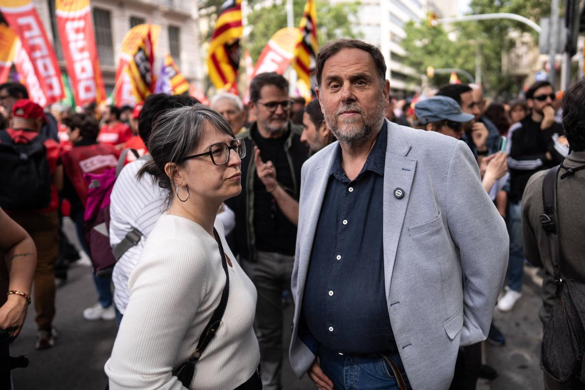 Barcelona, 01/05/2026. Sociedad. Oriol Junqueras. ERC. Manifestación del Primero de Mayo que arranca a las 12.00 horas en la Plaça d’Urquinaona y recorre el centro de la ciudad hasta finalizar ante el edificio histórico de Correos de Barcelona. Foto: Zowy Voeten / El Periódico.