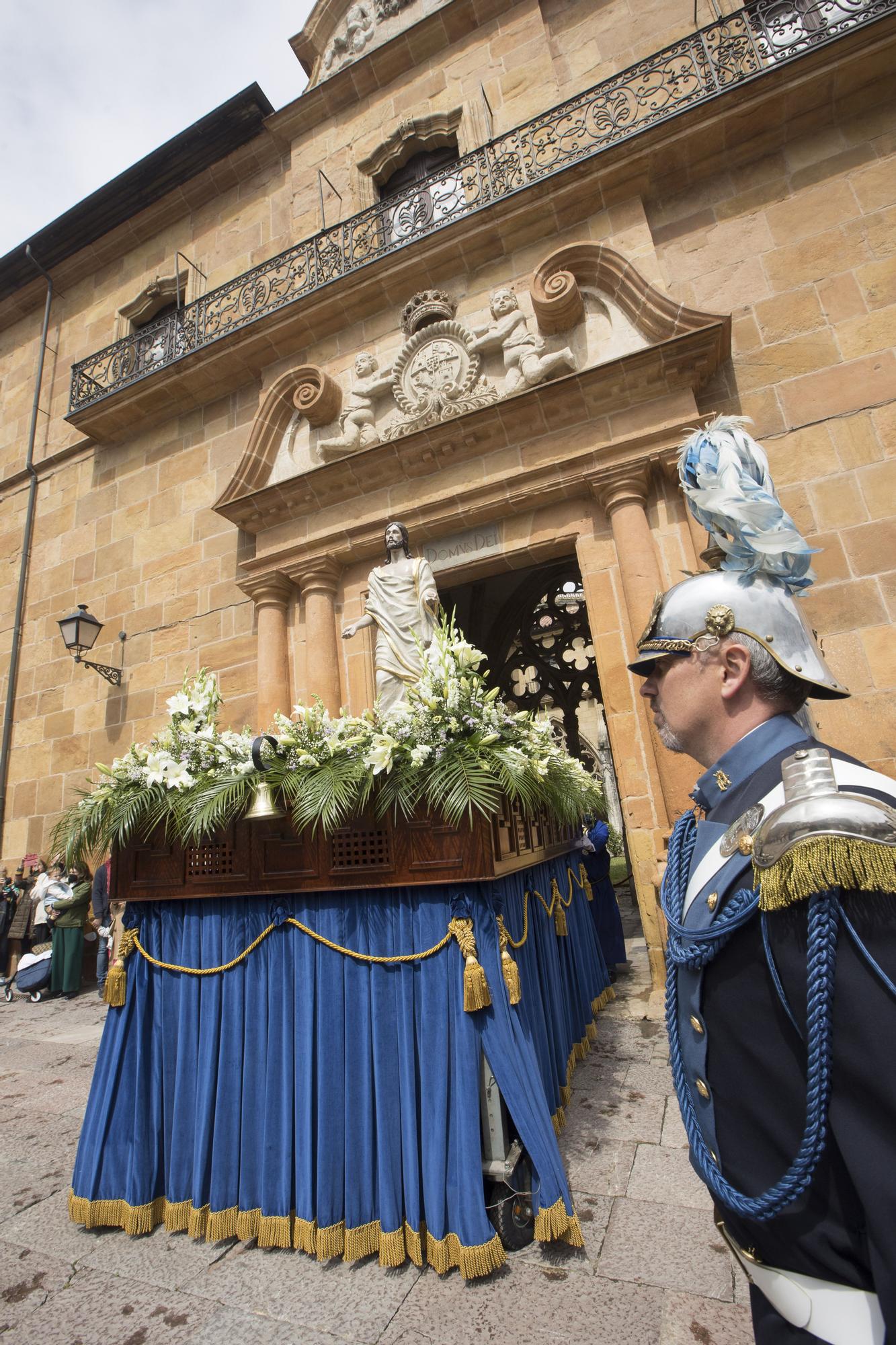 EN IMÁGENES: Así fue la misa de resurreción y proceción del Resucitado en Oviedo