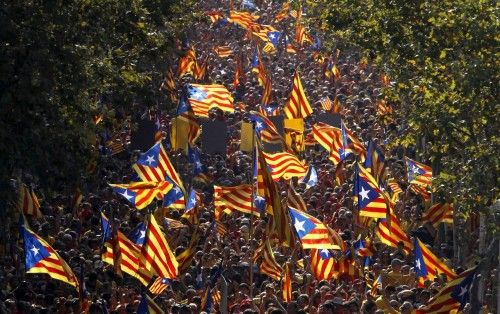 Miles de catalanes participan en la Diada más reivindicativa