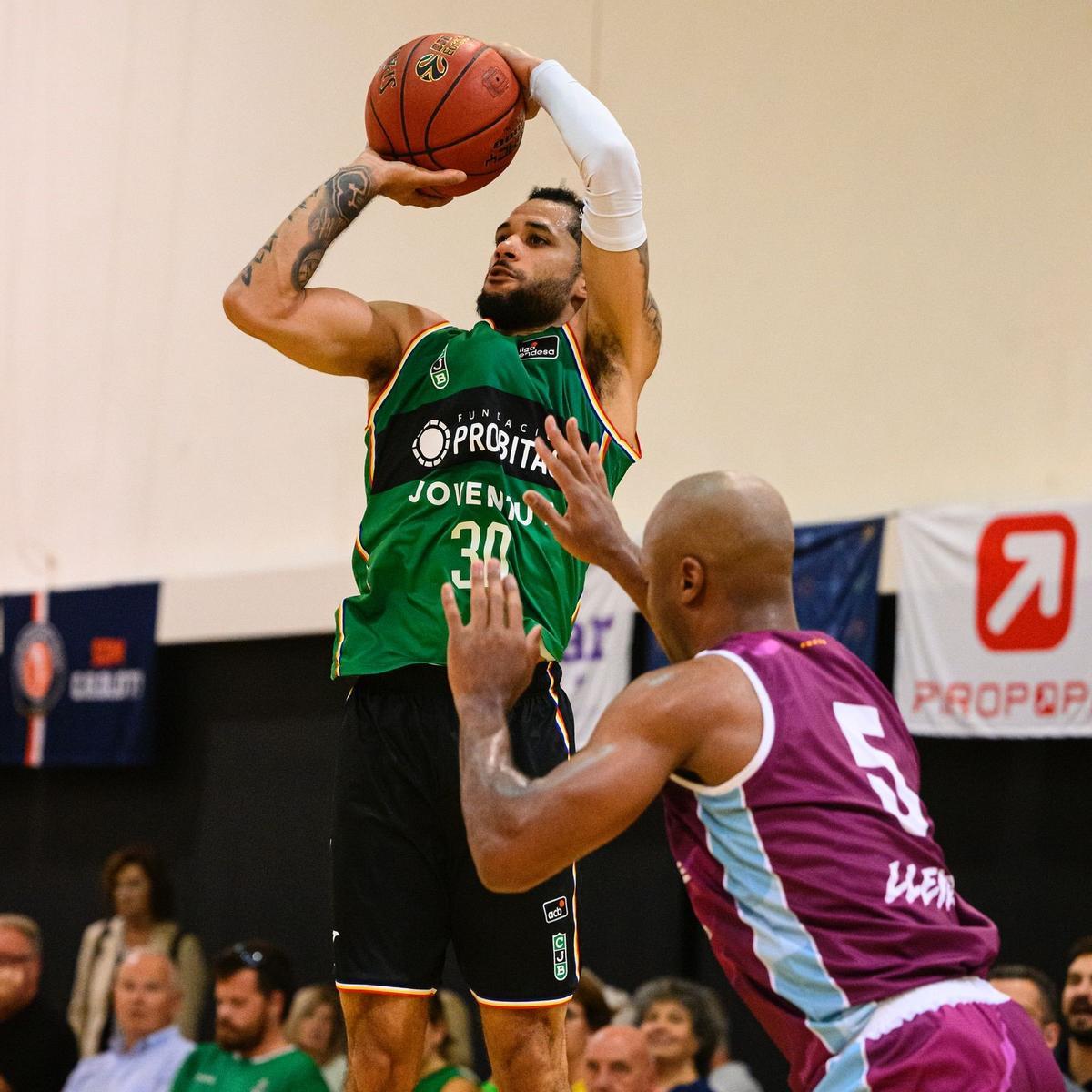 Kassius Robertson, en el tiro con el que llevó el partido a la prórroga