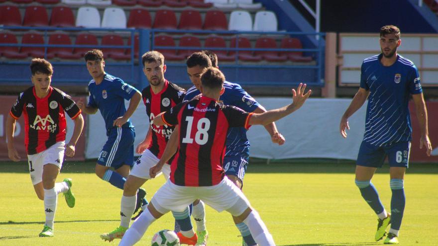 El Extremadura se lleva su trofeo ante un CD Badajoz con mucho por mejorar