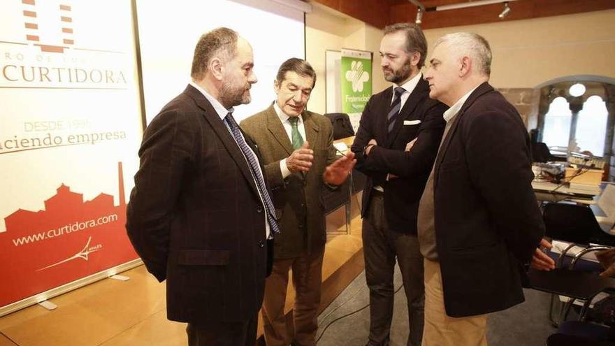 Laureano Álvarez García, Pedro Fernández Castaño, José Ignacio Díaz y José Luis Vega, ayer, en el palacio de Valdecarzana.