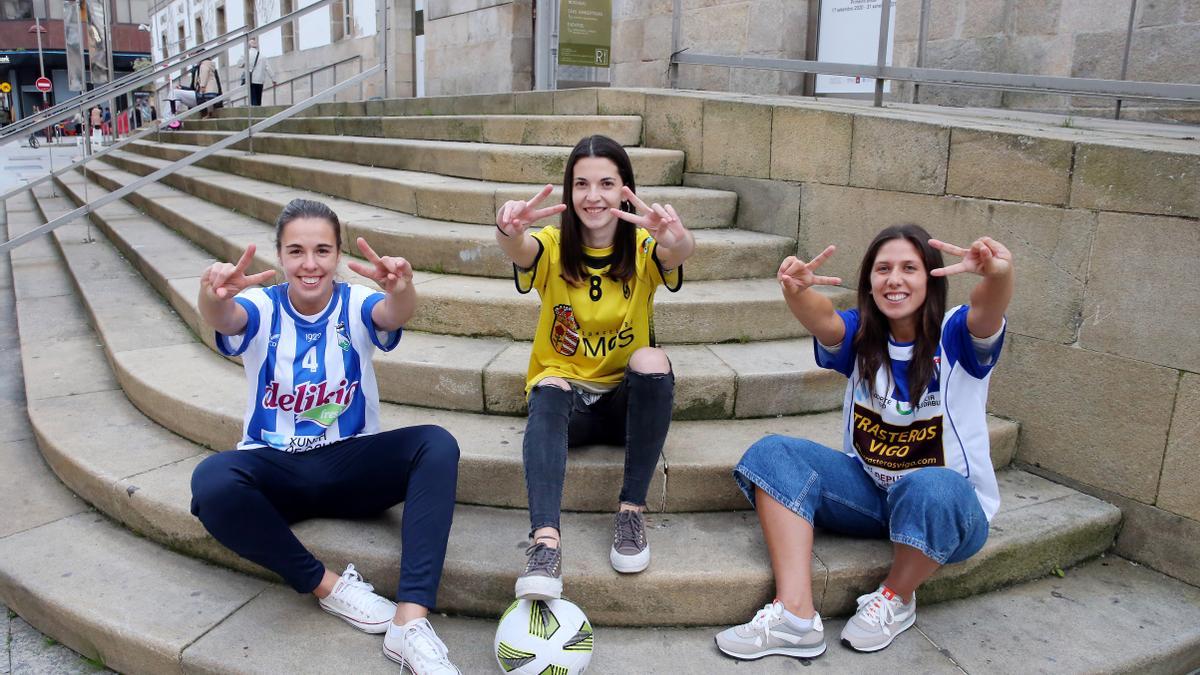 Yasmin Fernández, Andrea Otero y Andrea Mariño, capitanas de los equipos de futbol femenino Valladares, Mos y Sárdoma.