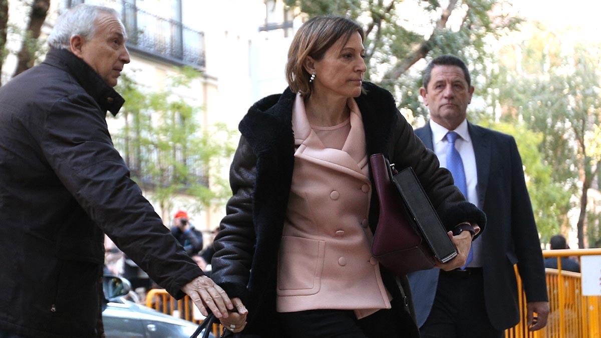 Hi han anat diversos membres del PDECat i ERC per mostrar el seu suport als membres de la Mesa.