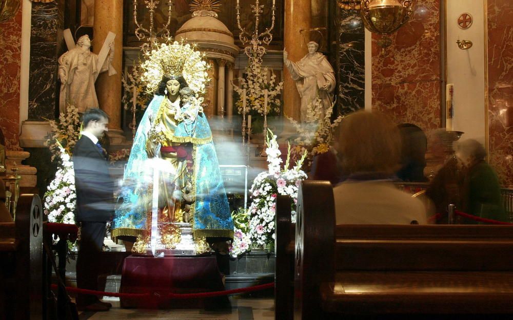 Retrospectiva de los primeros Besamanos a la Virgen de los Desamparados