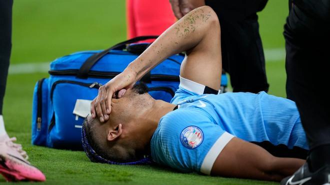Ronald Araujo se lesionó en el Uruguay - Brasil de la Copa América