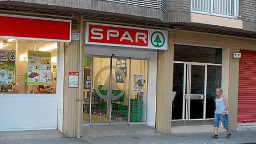 Façana del supermercat del carrer de la Sardana afectat per l&#039;error