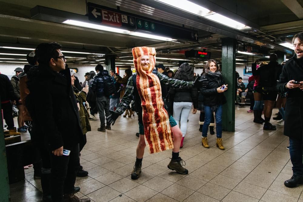 Los neoyorquinos toman el metro sin pantalones