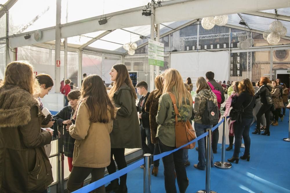 Ambiente en la pista de hielo de Oviedo