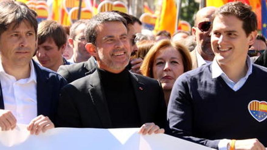 Manuel Valls, a la capçalera de la manifestació.