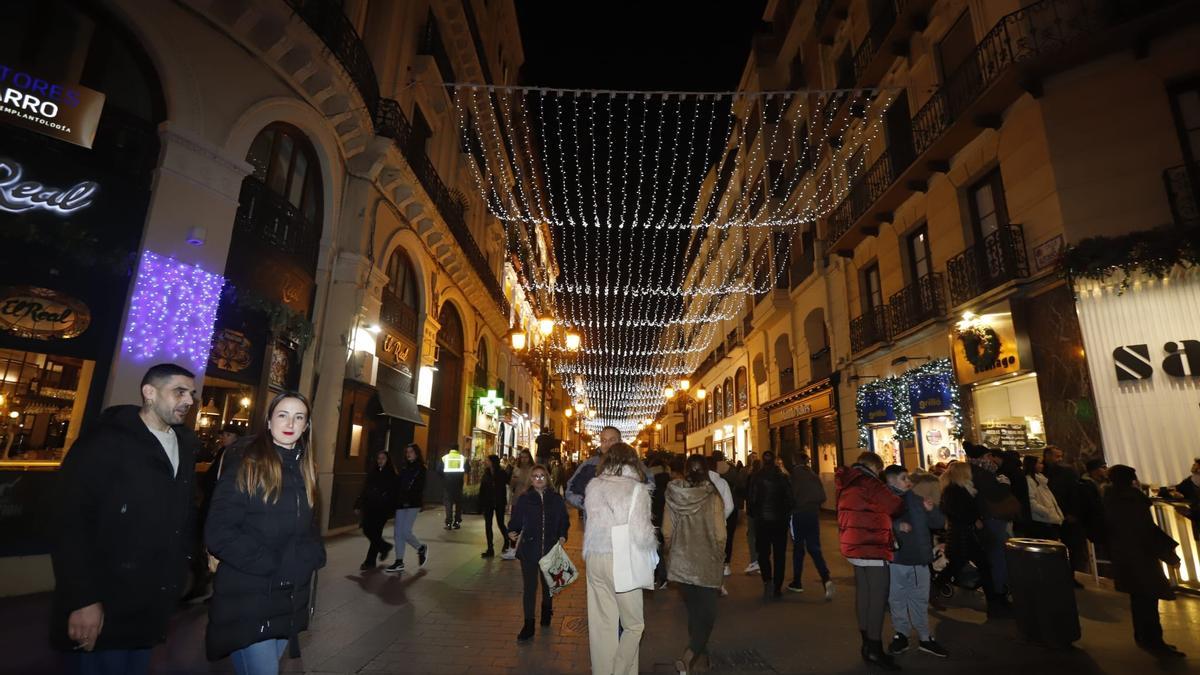 La Navidad ya ha llegado a Zaragoza con el encendido de luces