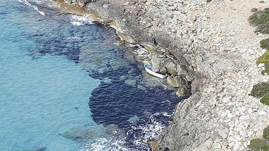 La última patera que ha sido detectada llegó ayer a la costa del Cap Salines.