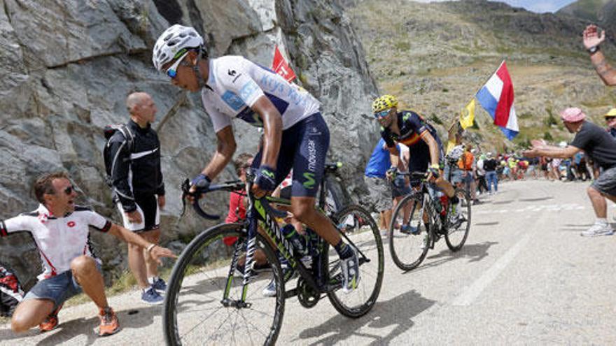 Nairo Quintana, seguido por Valverde, en el pasado Tour.
