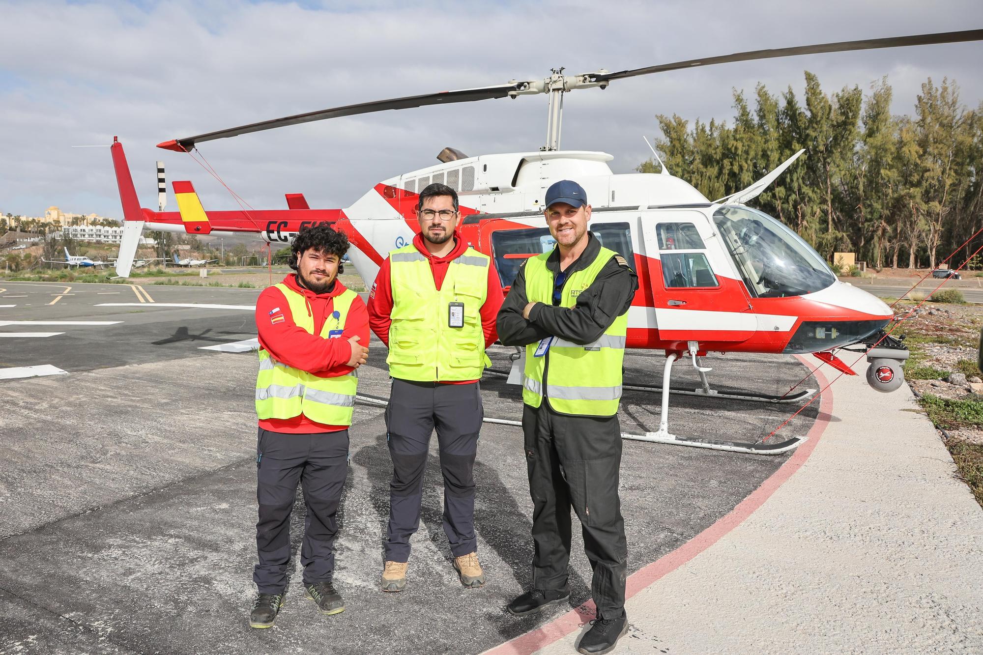 Endesa rastrea con un helicóptero el tendido eléctrico en Canarias para comprobar su estado