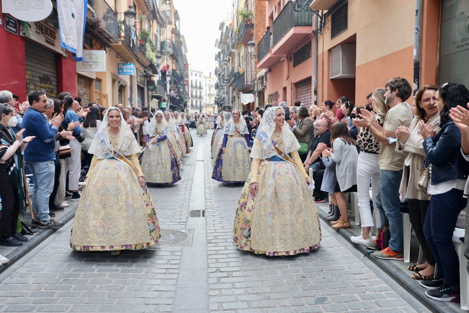 La fuerza de las Fallas en la Procesión de la Virgen (y IV, la comitiva oficial)