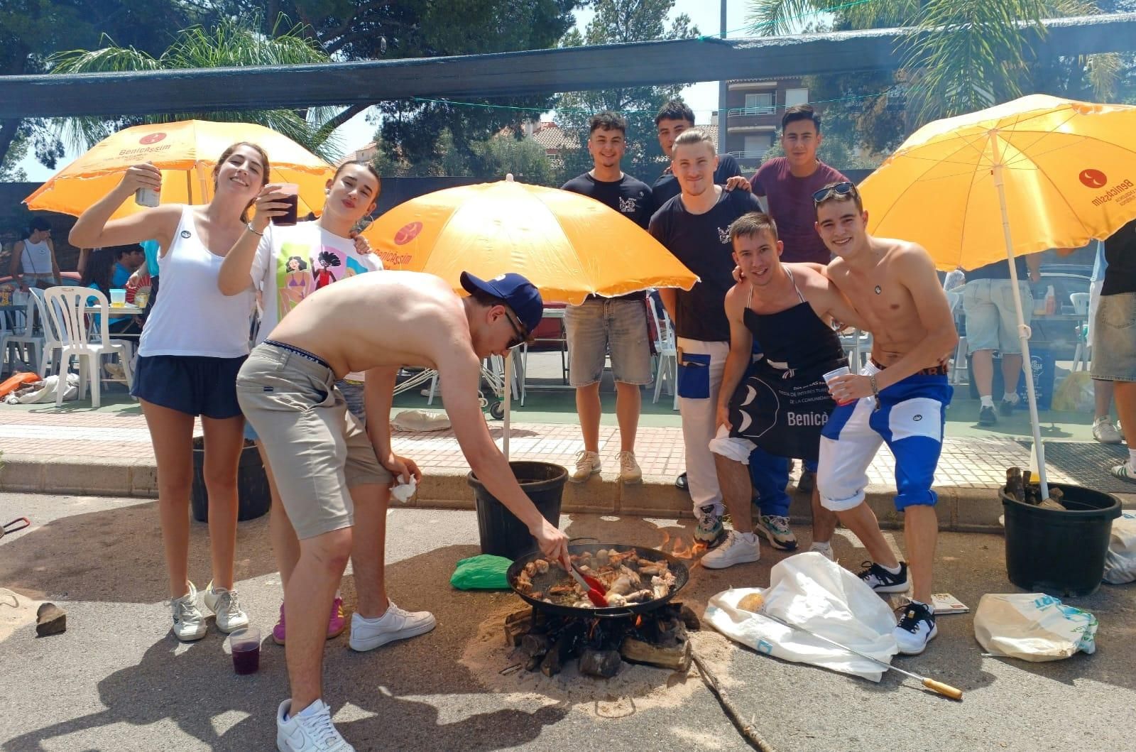 Las imágenes del primer concurso de paellas entre peñas de Benicàssim