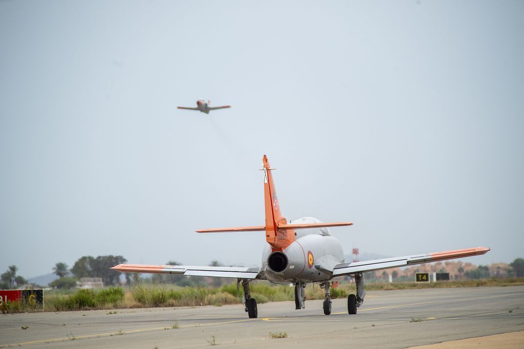 Los dos primeros aviones suizos PC-21 llegan a la AGA