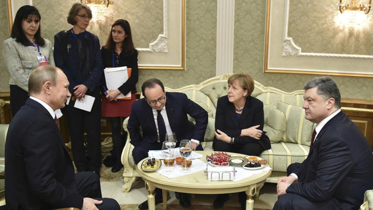 Vladimir Putin, François Hollande, Angela Merkel y Petró Poroshenko, durante las negociaciones en Minsk.