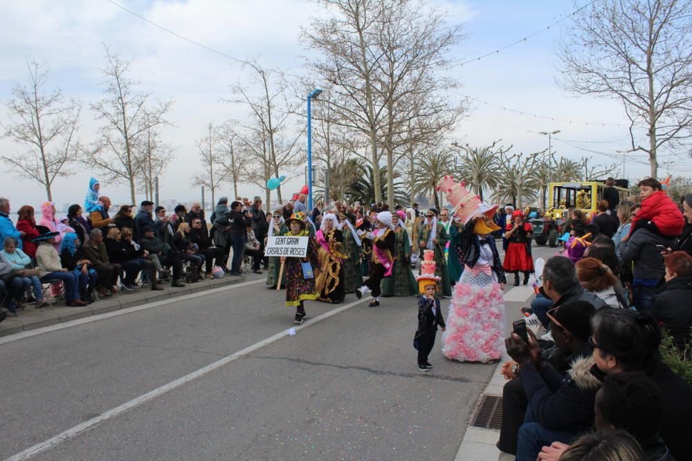 Roses viu un carnaval pletòric de gent i bon temps