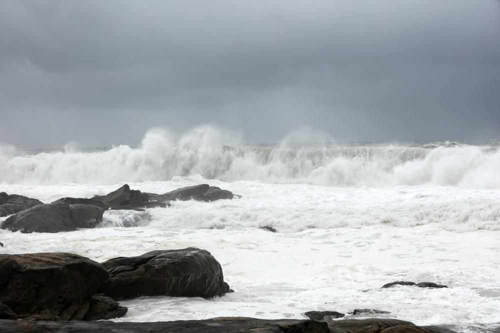 "Félix" desata la fuerza de los mares en la ría de Vigo