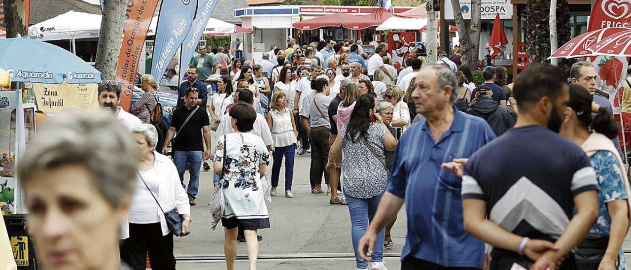 Asistentes al recinto Luis Adaro, durante la última cita de la Feria de Muestras.