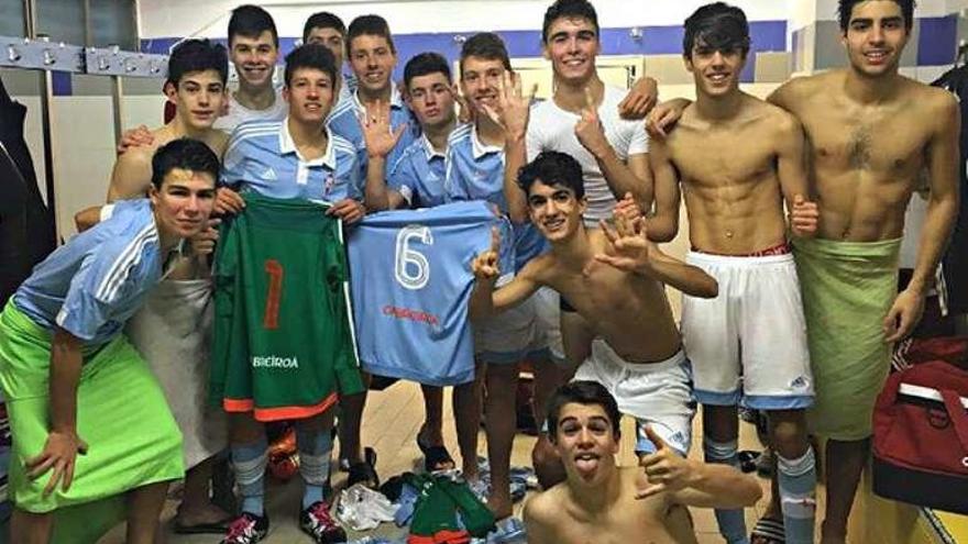 Los jugadores del Cadete A celebran su triunfo ante el Dépor.