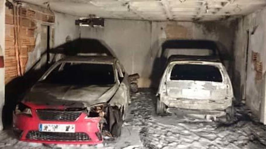 Un incendio en un aparcamiento obliga a desalojar a 60 personas en una urbanización en La Nucía
