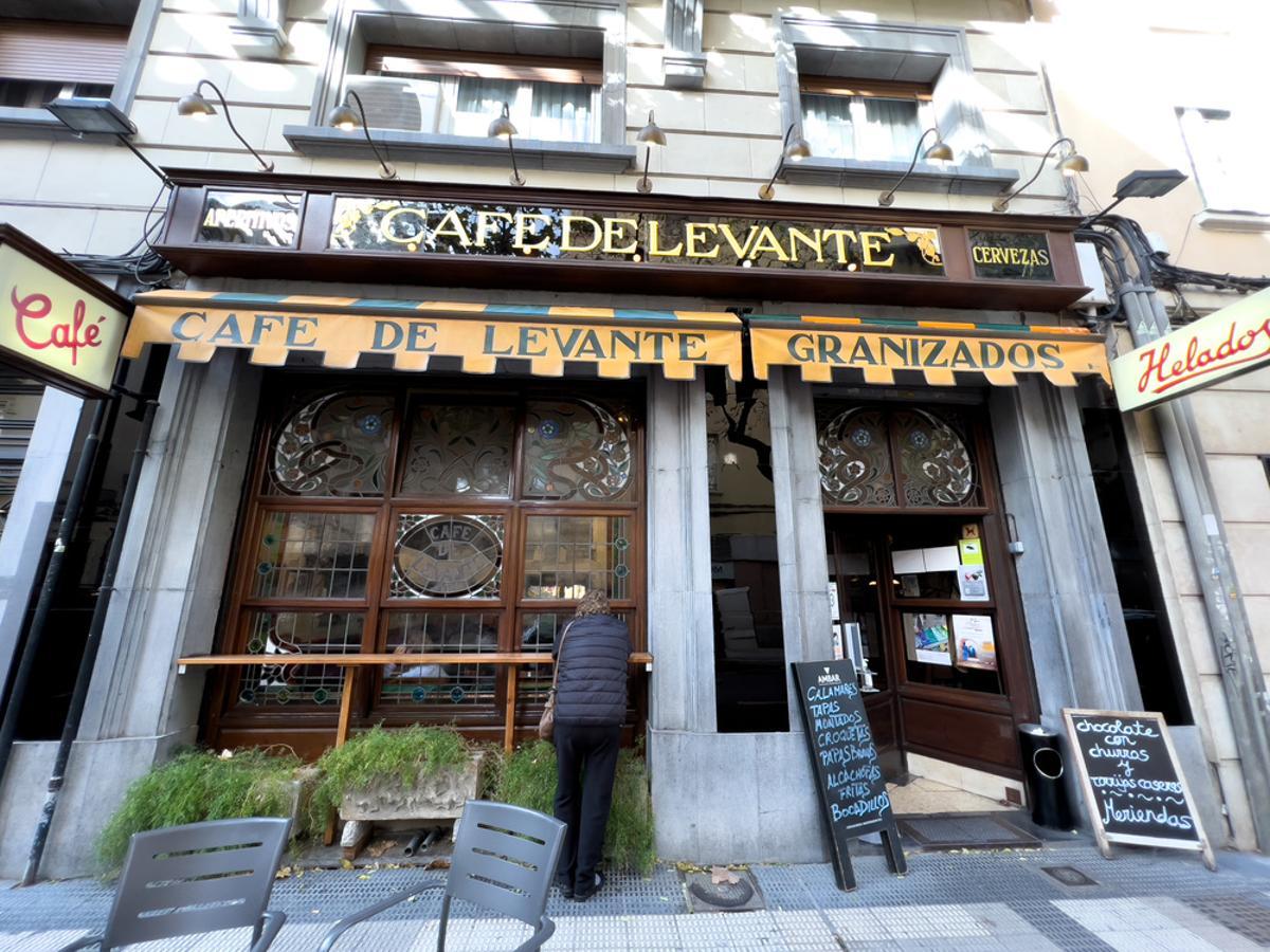 Fachada del Café de Levante