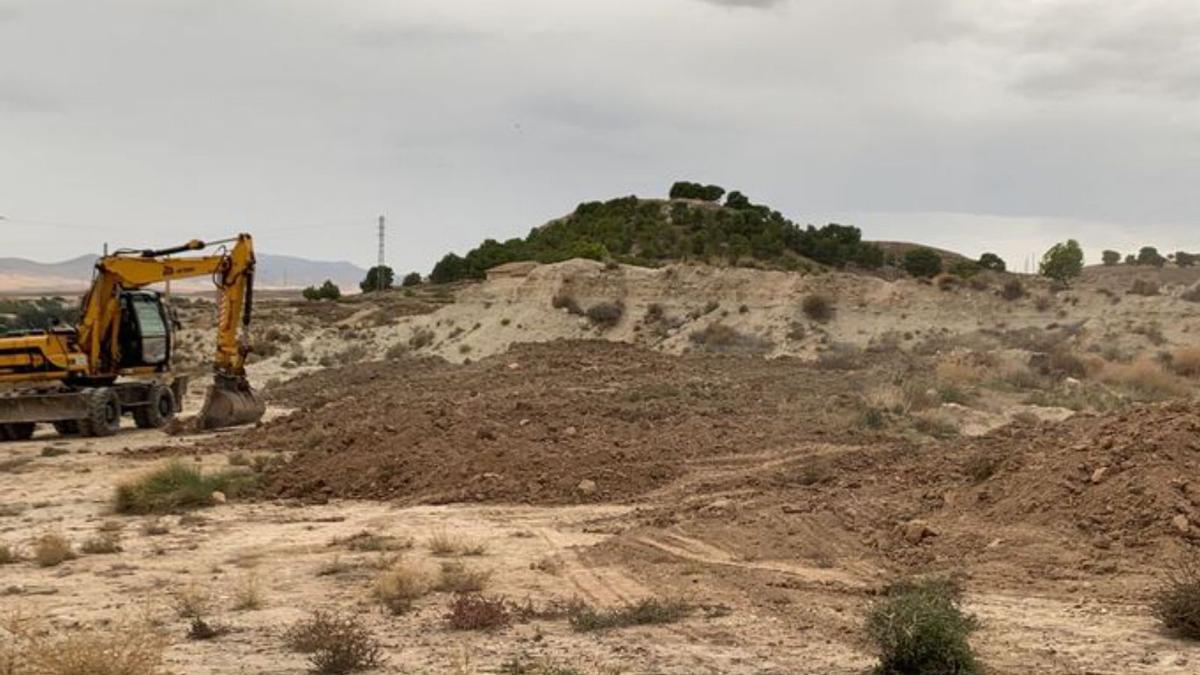 Trabajos en la pista de motocross. |