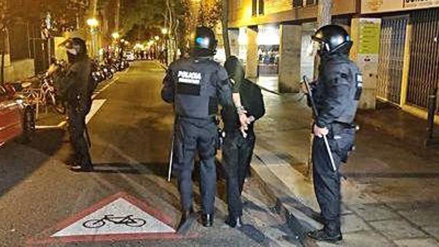 Els Mossos, durant l&#039;intent de desnonament