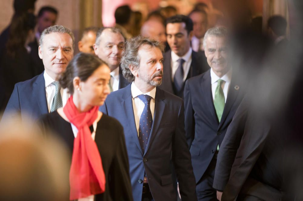 Instante de la ceremonia de entrega de los Premios Jaume I en la Lonja de València.