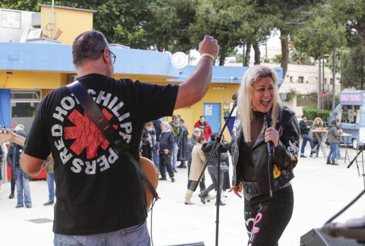 La lluvia no puede con los músicos   en el homenaje a Ramón Bufí | FOTOS DE VALERIA VIDEGAIN