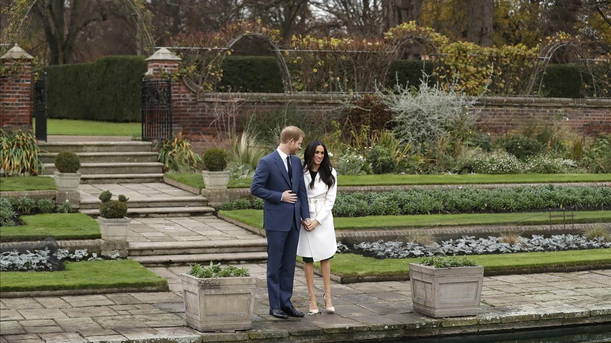 lmmarco41102695 britain s prince harry and his fiancee meghan markle pose fo171127165649