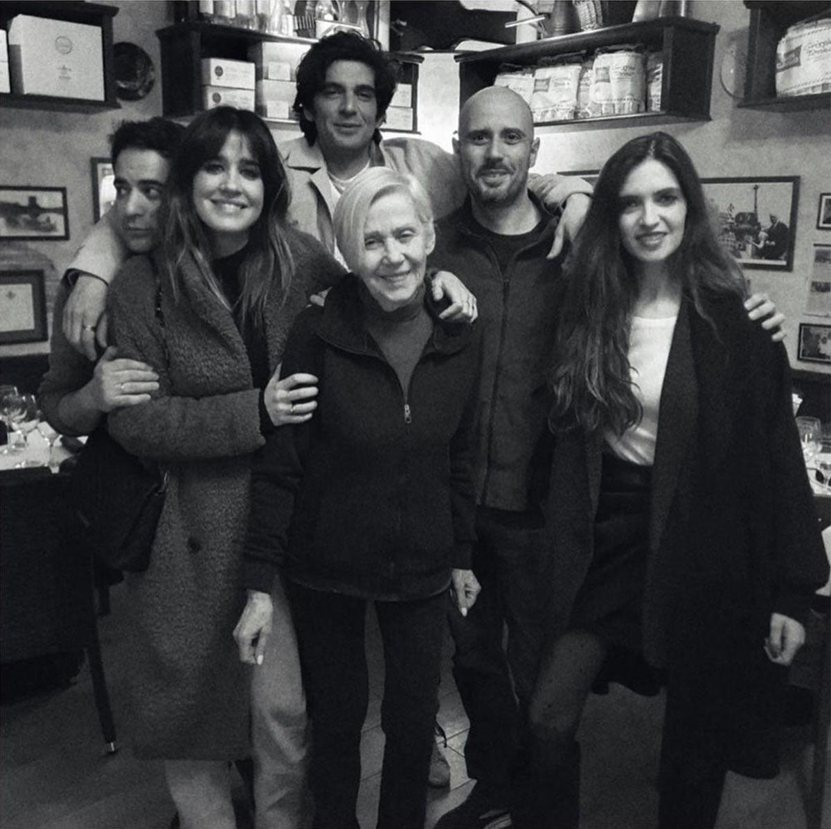 Sara Carbonero, Nacho Taboada y amigos, en una foto de Instagram