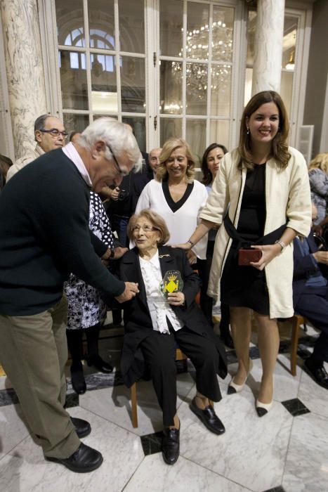 Homenaje a los 25 vecinos centenarios de Valencia