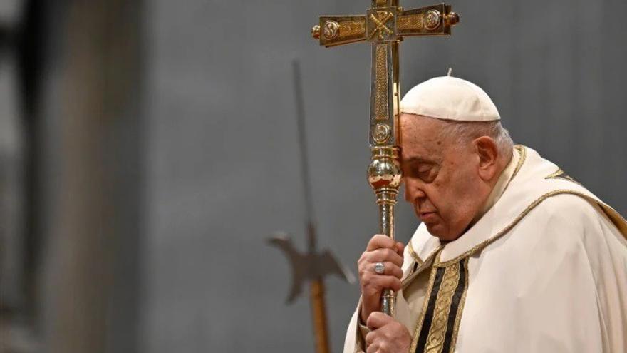 El momento del anuncio de la muerte del papa Francisco
