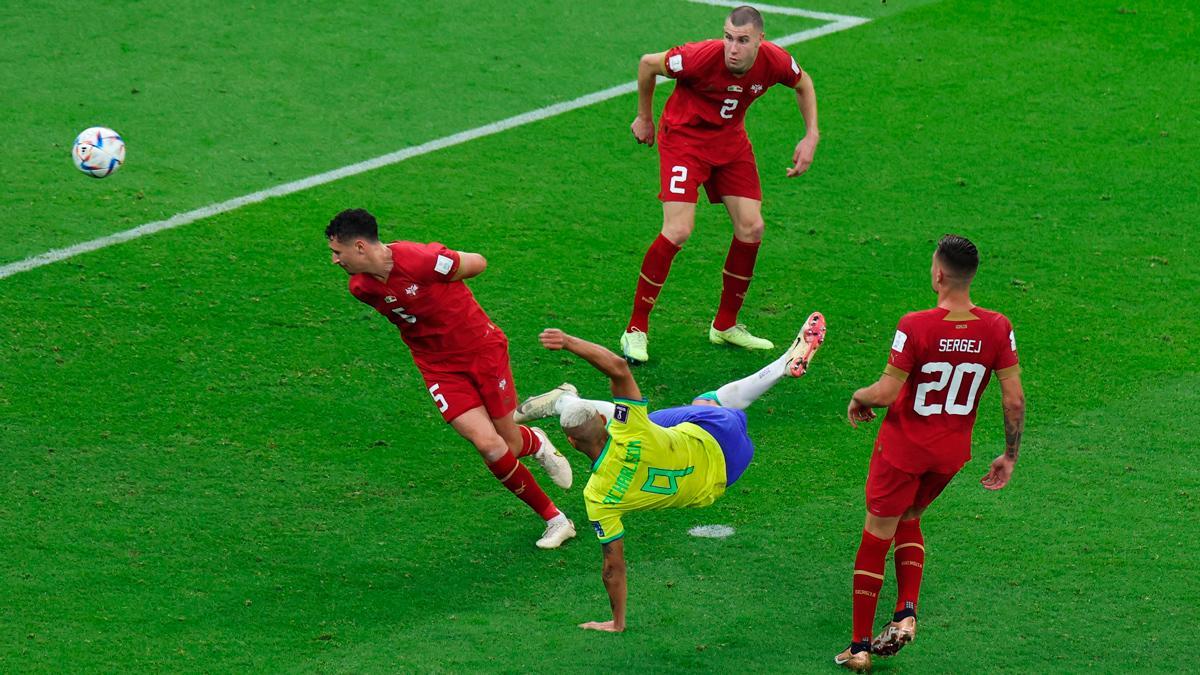 Richarlison marca el que puede ser el gol del Mundial