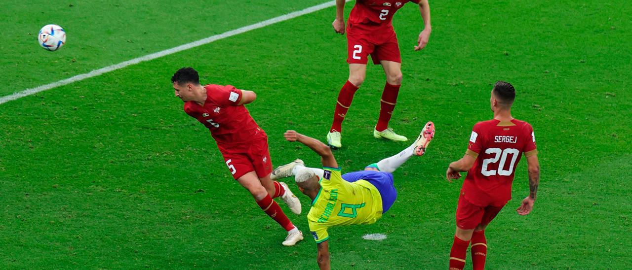 Richarlison marca el que puede ser el gol del Mundial