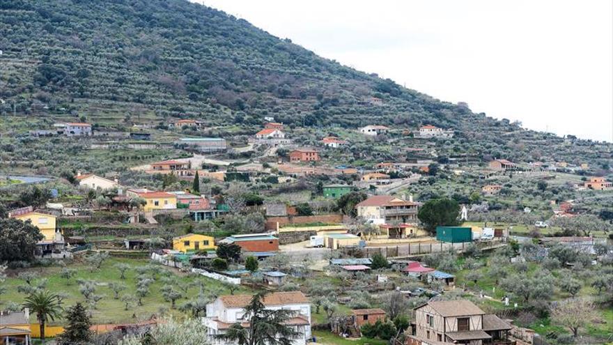 Los vecinos de la sierra de Plasencia preparan ya las áreas para regularizar casas