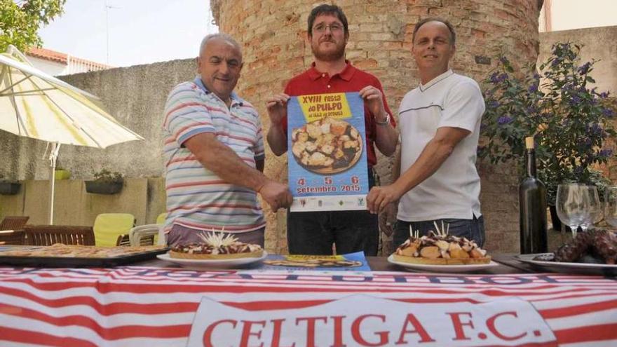 Presentación de la Festa do Pulpo de A Illa, ayer en el consistorio. // Noé Parga