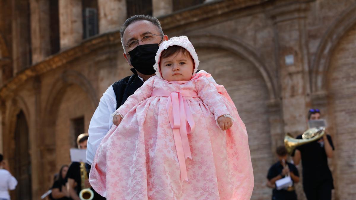 Búscate en el segundo día de Ofrenda por las calles del Mar y Avellanas (entre las 10:00 y 11:00 horas)