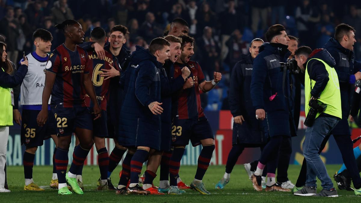 Los jugadores del Levante tratarán de vivir otra gran noche ante el Atlético