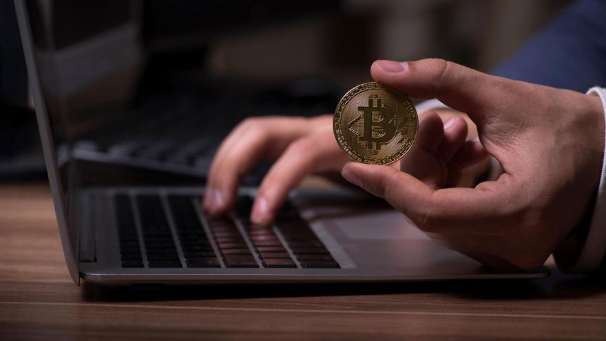 Los adictos a las criptomonedas y la bolsa aumentan un 30 % en tres años en Alicante