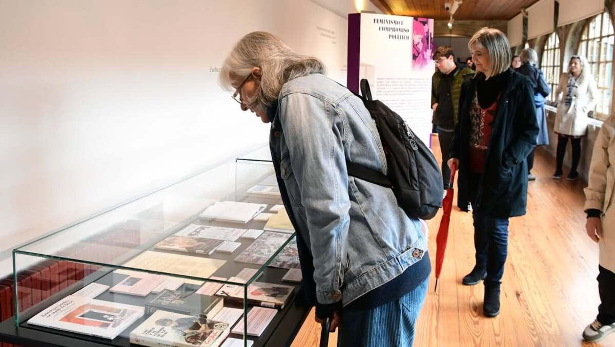 Exposición sobre Begoña Caamaño no Claustro Alto do Colexio de Fonseca