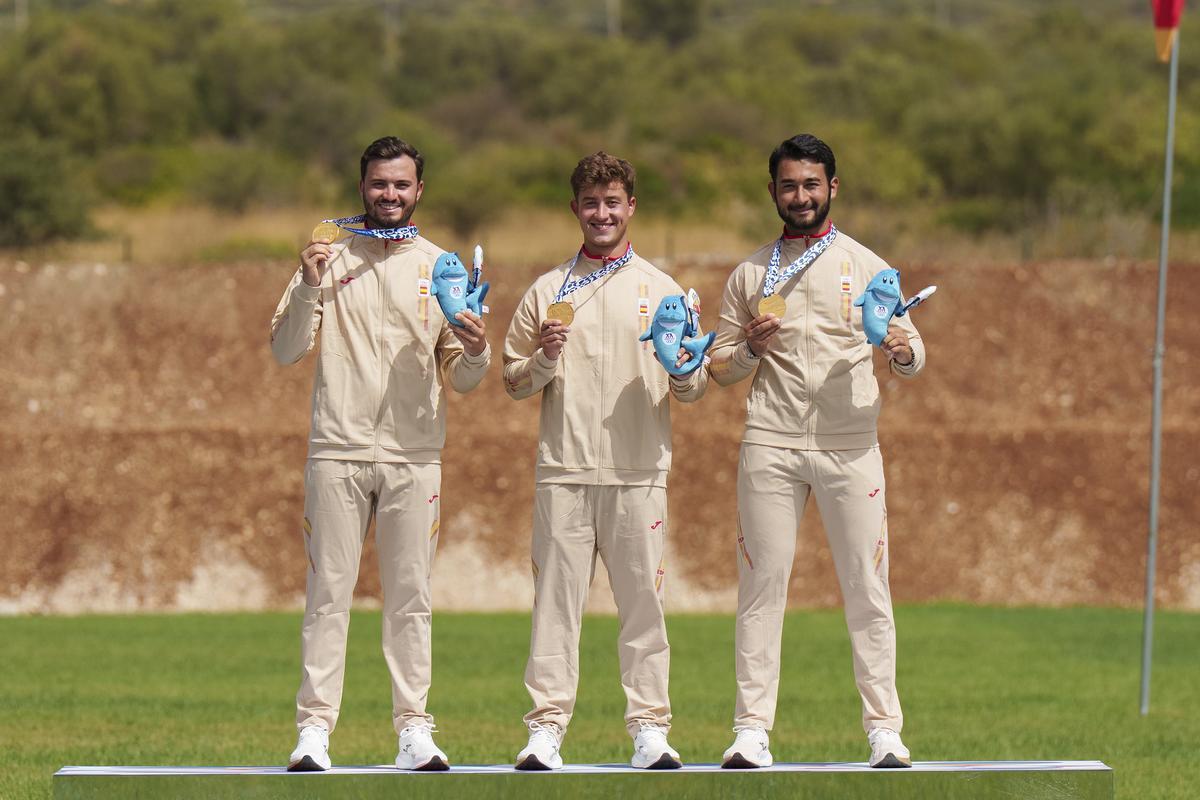 En las pruebas por equipos, el conjunto masculino de tiro con arco formado por Andrés Temiño, Yun Sánchez y Diego Conde ha protagonizado uno de los grandes éxitos de la competición al conquistar la medalla de oro y proclamarse campeón de los Juegos Mediterráneos.