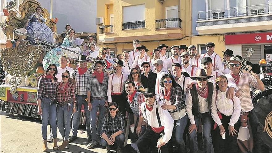 Sant Vicent despide las fiestas con una colorida cabalgata