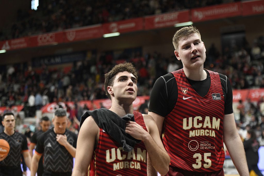 Todas las imágenes del partido del UCAM Murcia contra el Bàsquet Girona